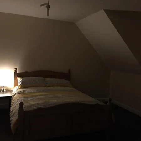 Homestay Ash Oaklands Close Leeds (West Yorkshire)