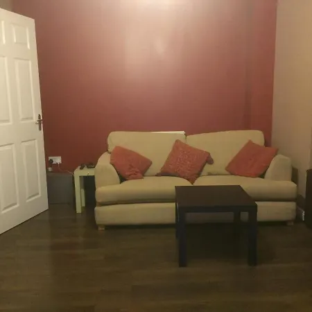 Ash Oaklands Close Homestay *