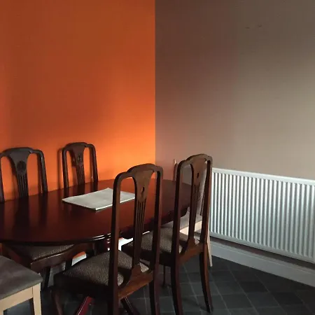 Ash Oaklands Close منزل للإقامة